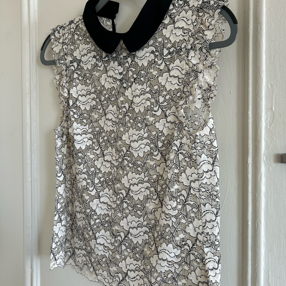 Zara Elegant Lace Sleeveless Top with Black Collar